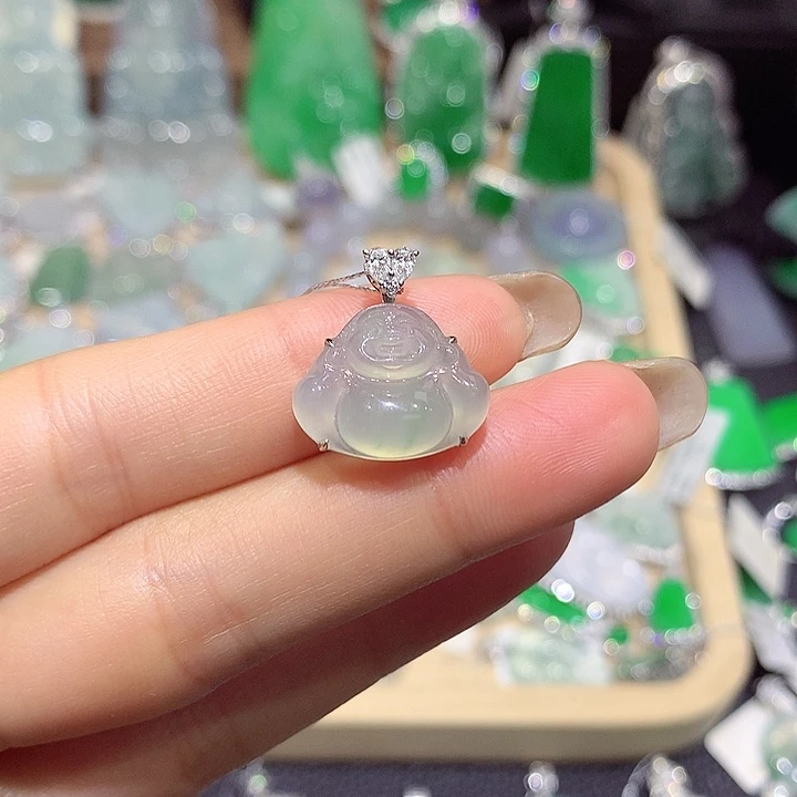 翡翠18K金镶嵌颈饰佛