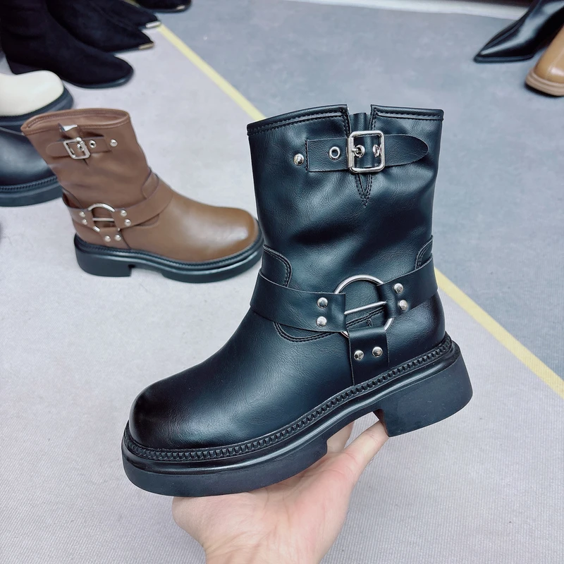 网红洋气短靴～专柜折扣撤柜女鞋铆钉短靴女潮靴舒适9816A16