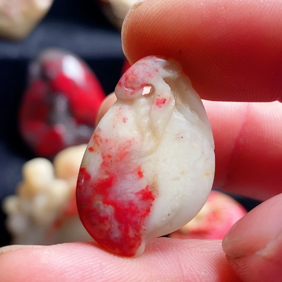 昌化石印石昌化鸡血石挂件。小挂件