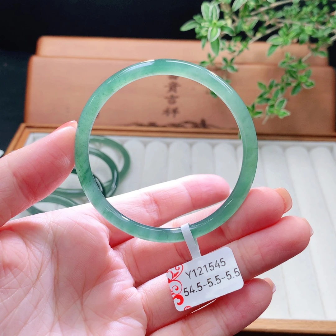 未镶嵌手镯（圆镯）翡翠