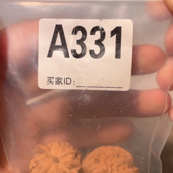 冰***娃文玩核桃吊坠331野生