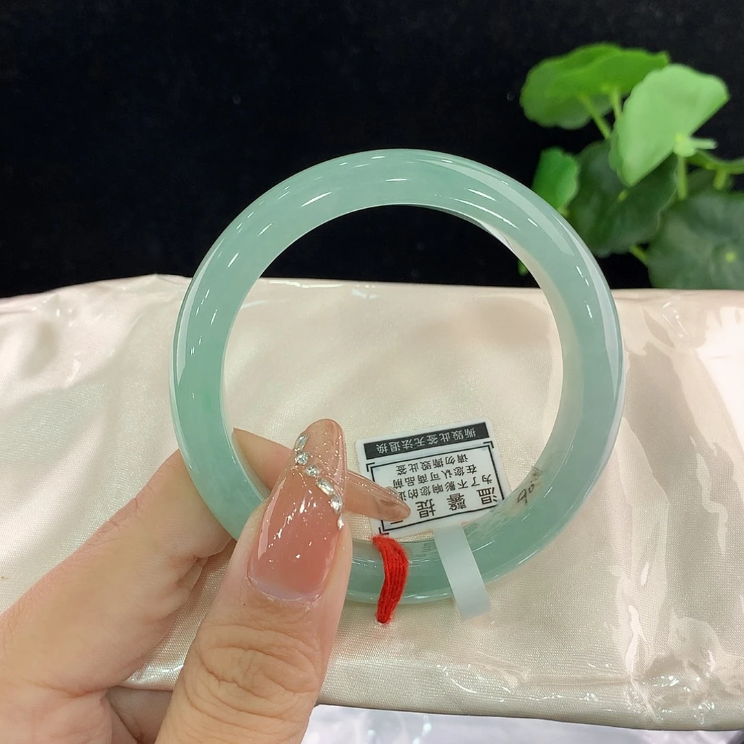 翡翠手镯未镶嵌正56