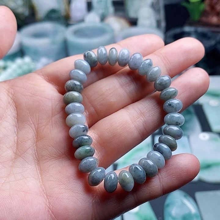 翡翠挂件未镶嵌翡翠的