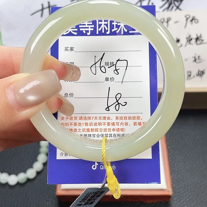 和田玉未镶嵌手镯