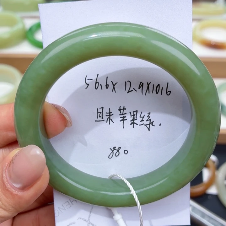 a****和田玉未镶嵌手镯