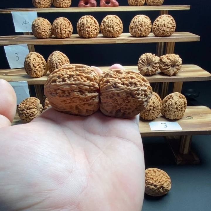 ✗***桃核把件南疆石高炮拉丝纹凹底