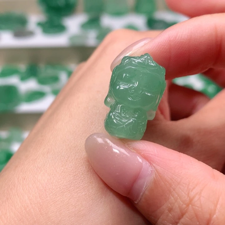 颈饰未镶嵌石英质玉