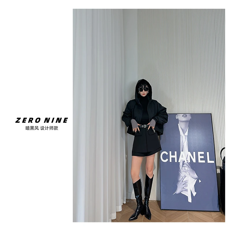 Dan Dan 黑色连帽短款冲锋衣外套女