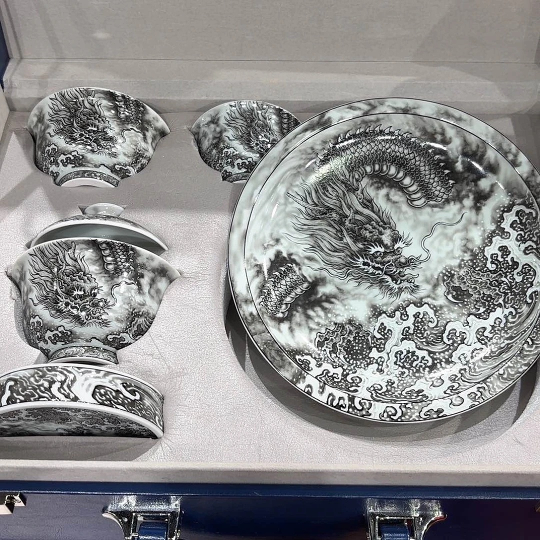 瓷片景德镇瓷器精品陈列