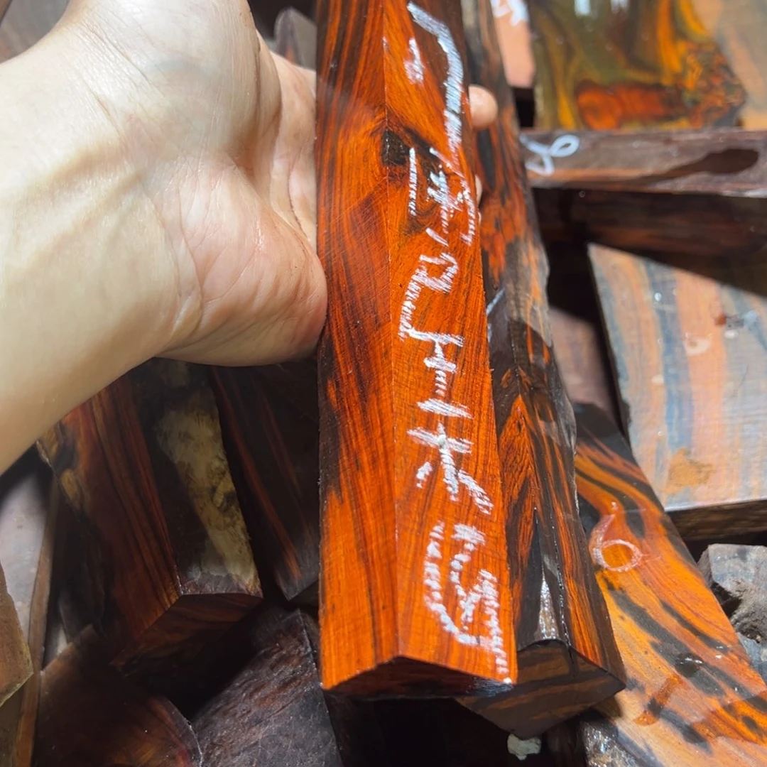 用***制交趾黄檀（大红酸枝）