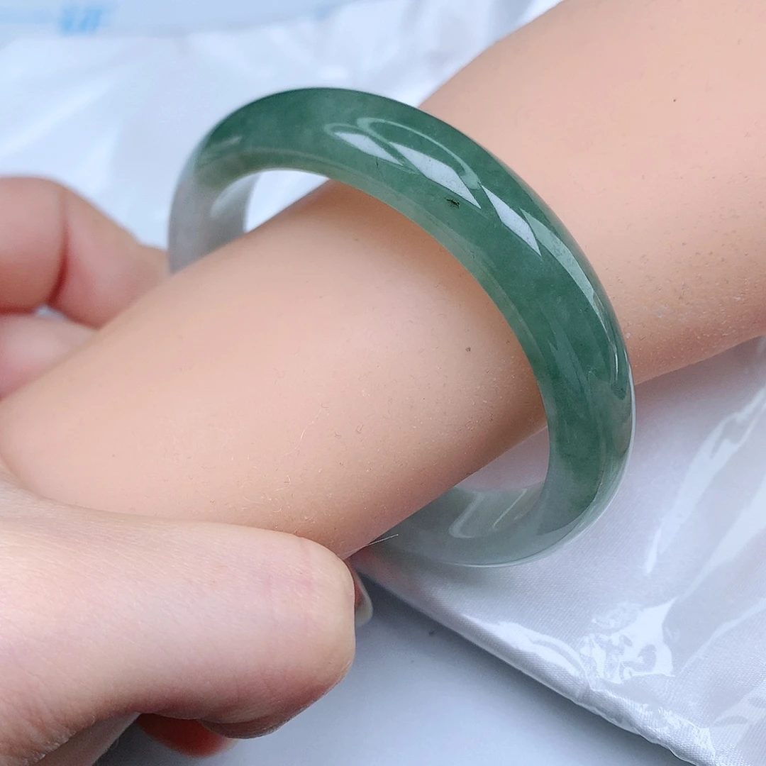 翡翠手镯未镶嵌天然