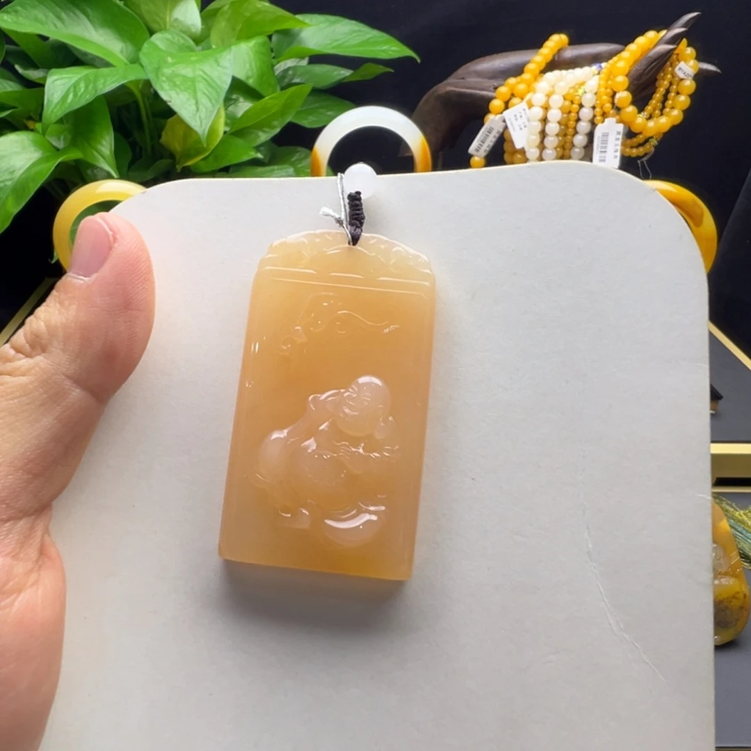 石英质玉（黄龙玉）未镶嵌颈饰