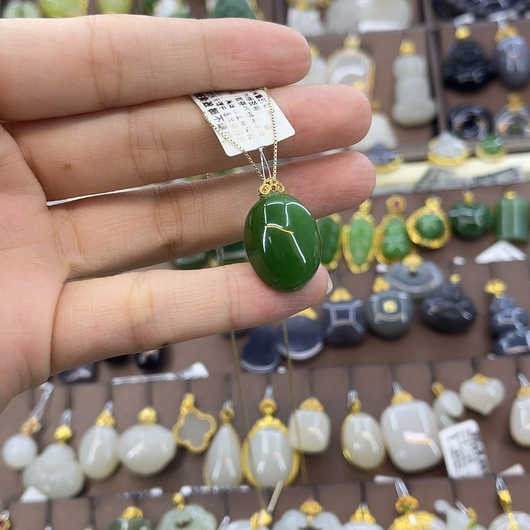 和田玉18K金镶嵌吊坠(赠链)