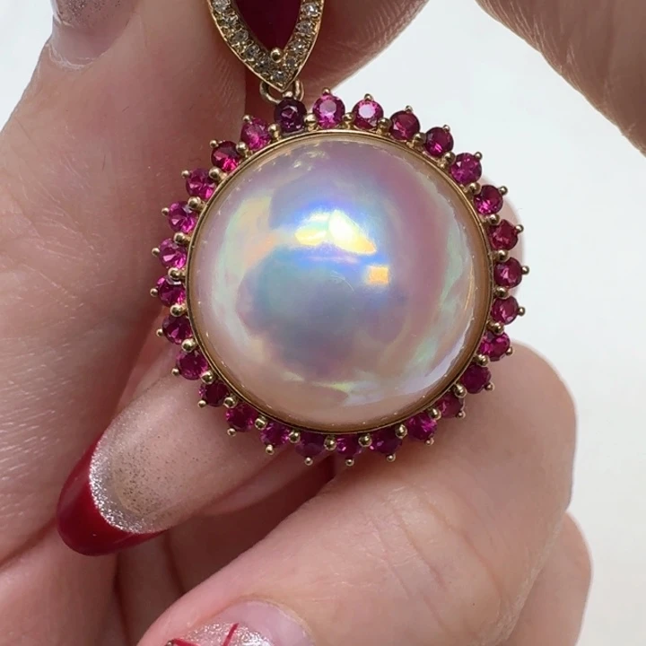 拼合珍珠（马贝珠）颈饰18K金镶嵌