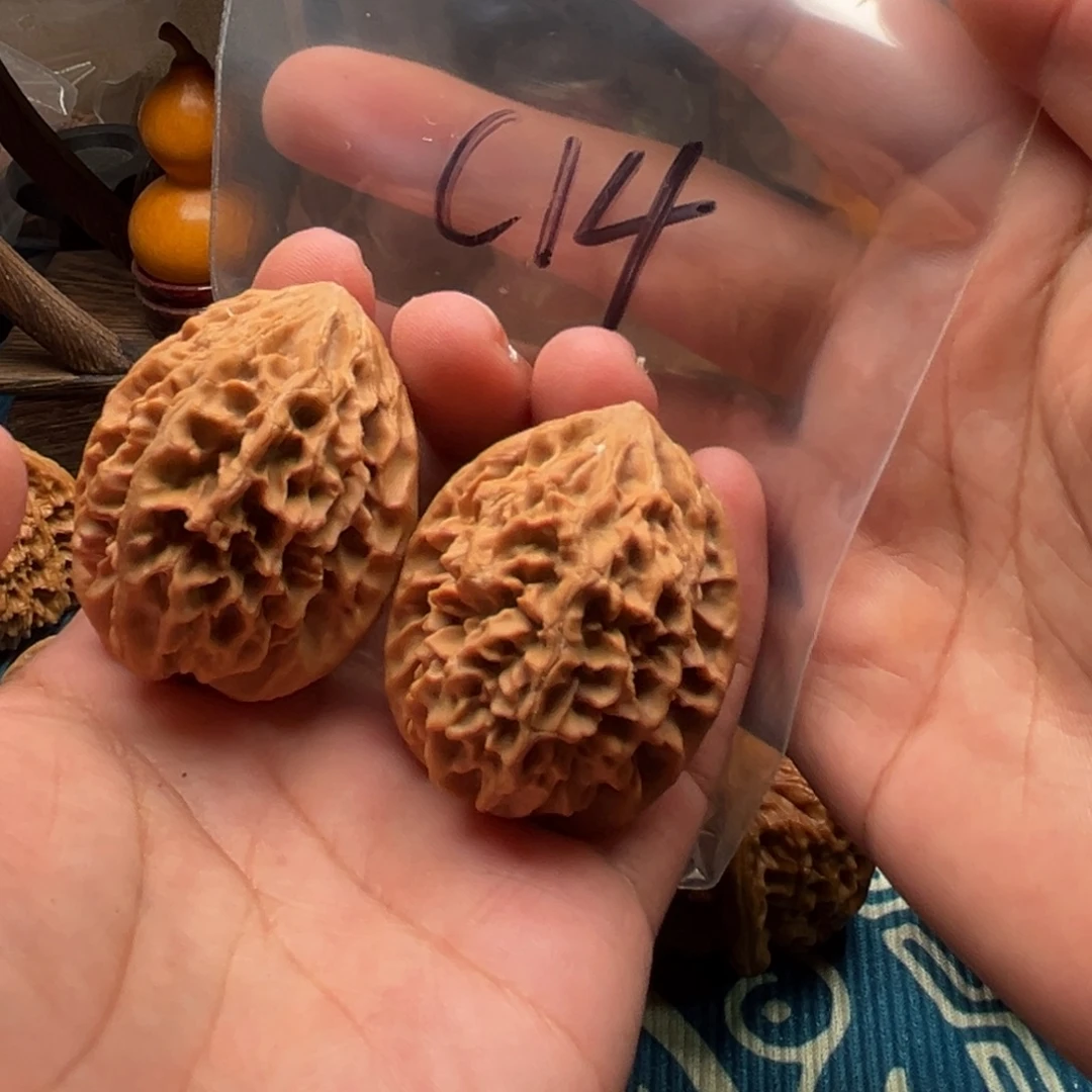 文玩核桃吊坠招财鼠