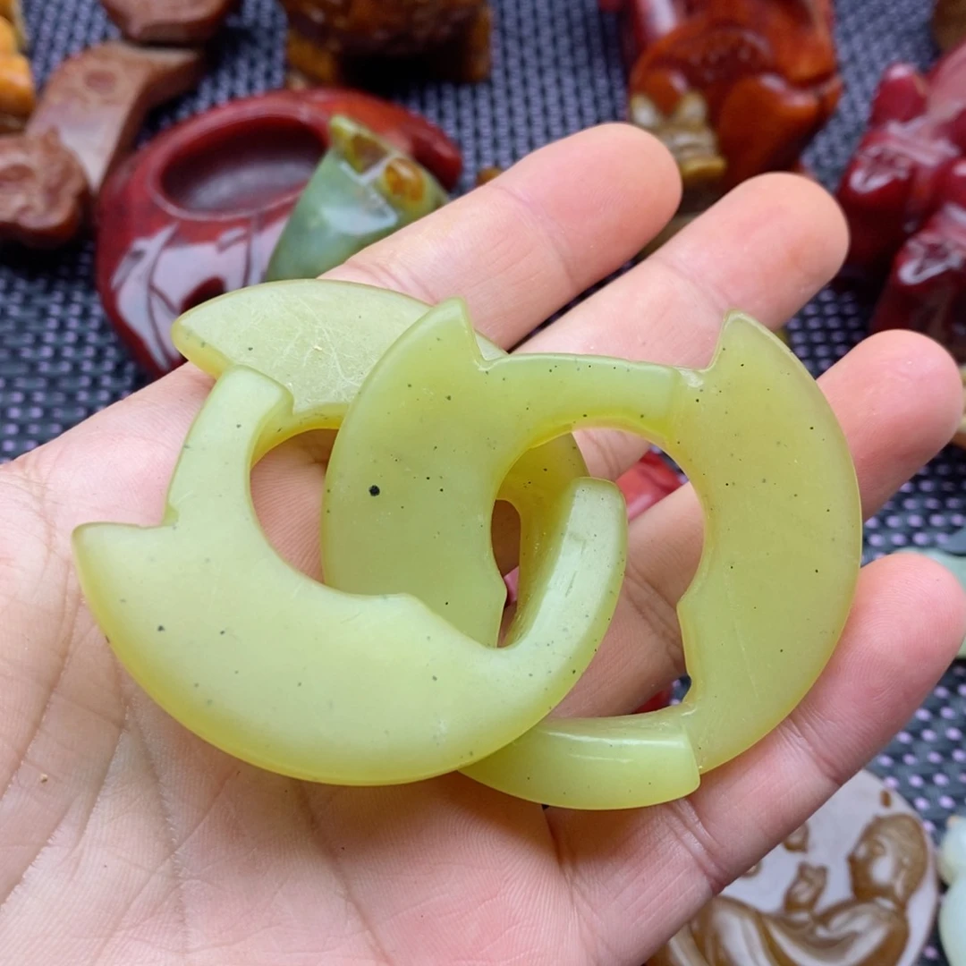 蛇纹石玉颈饰未镶嵌