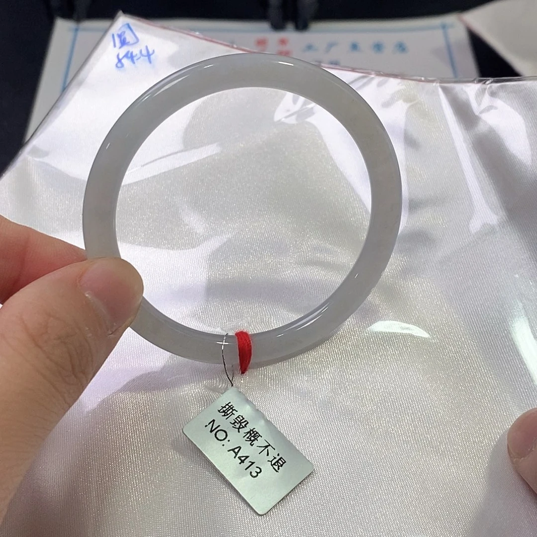 翡翠未镶嵌手镯（圆镯）