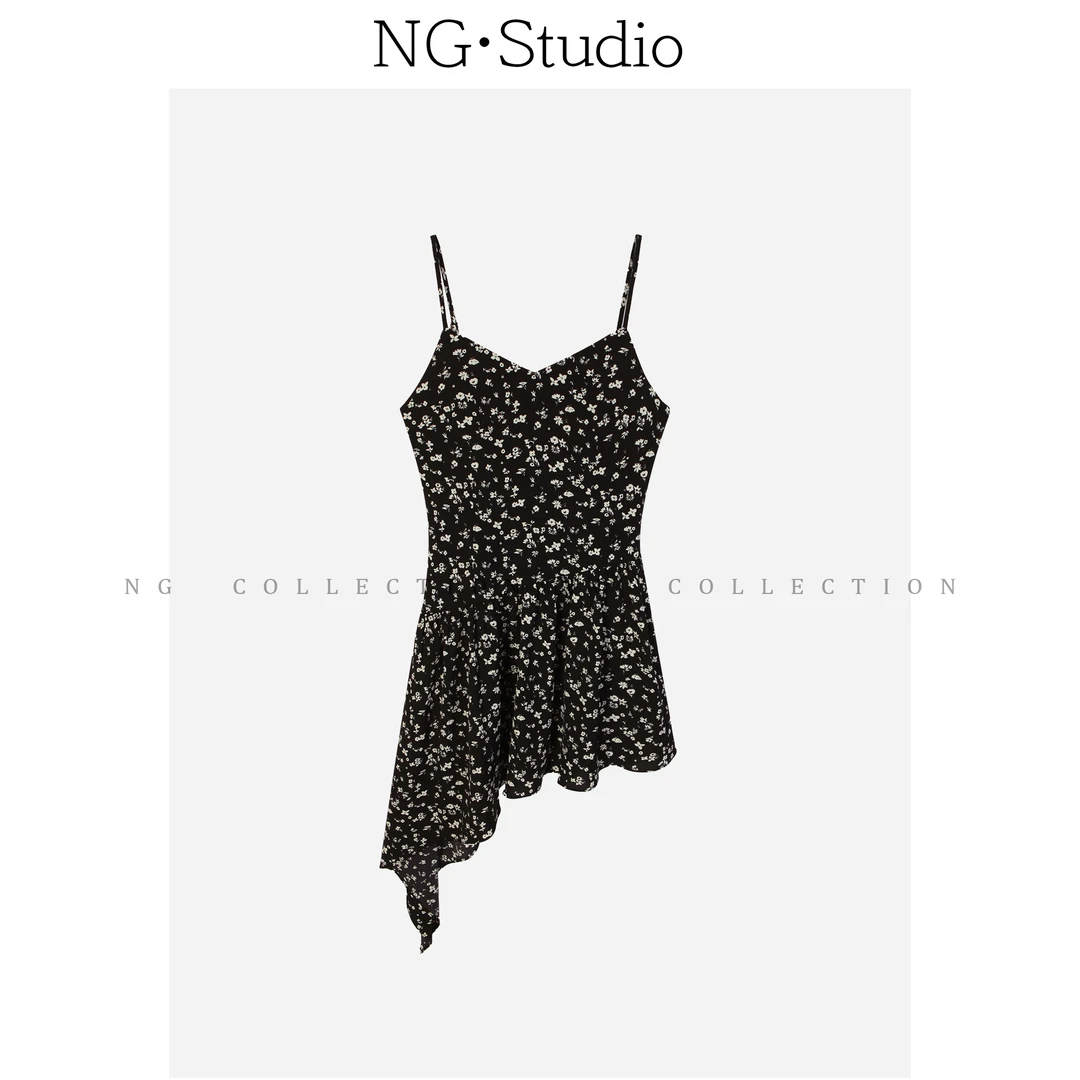 【NG·Studio】小v领黑色碎花不规则下摆吊带连衣裙NGC5LYQ5231
