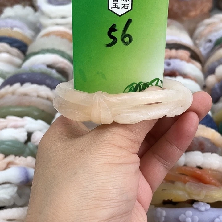 未镶嵌手镯石英岩玉