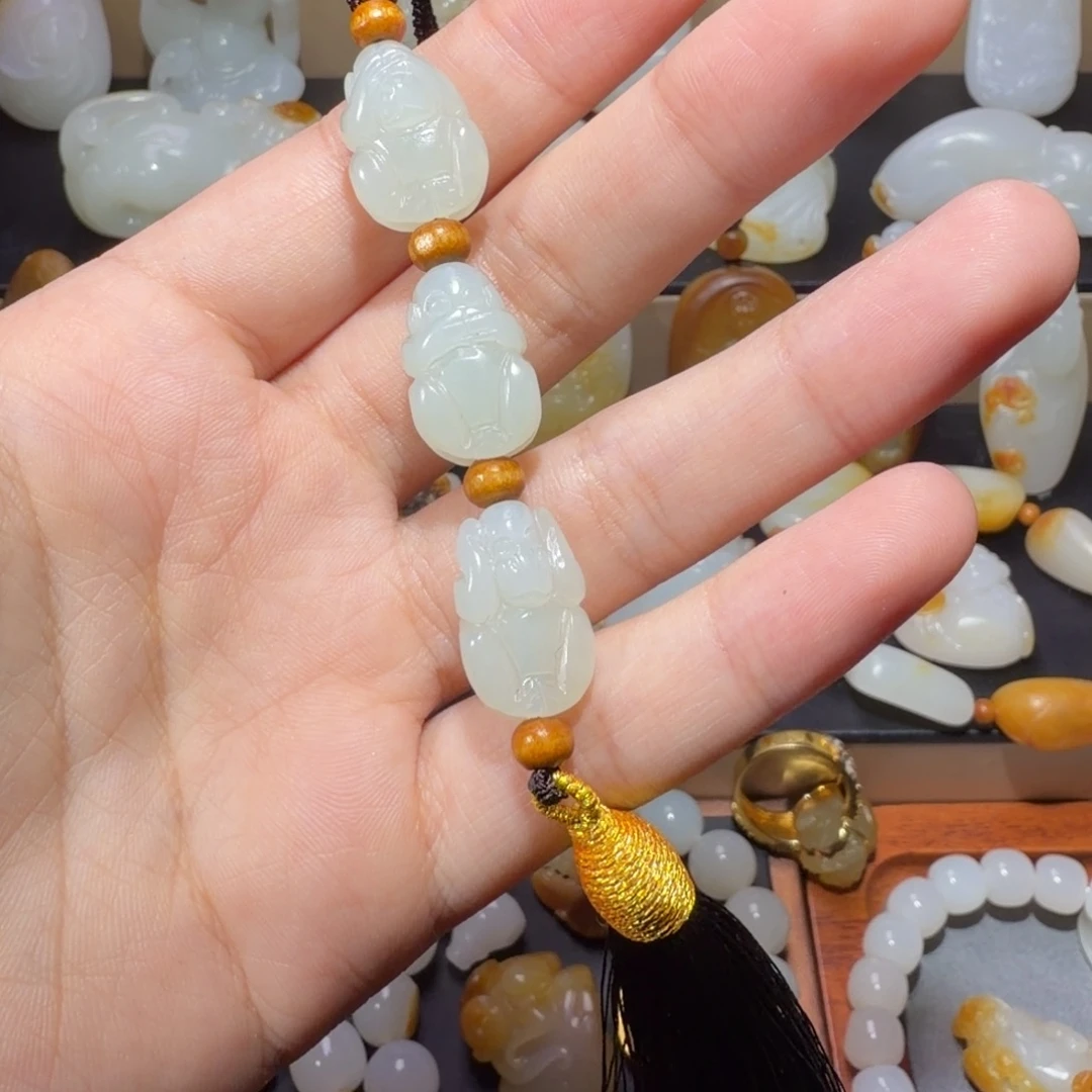 和田玉未镶嵌车挂