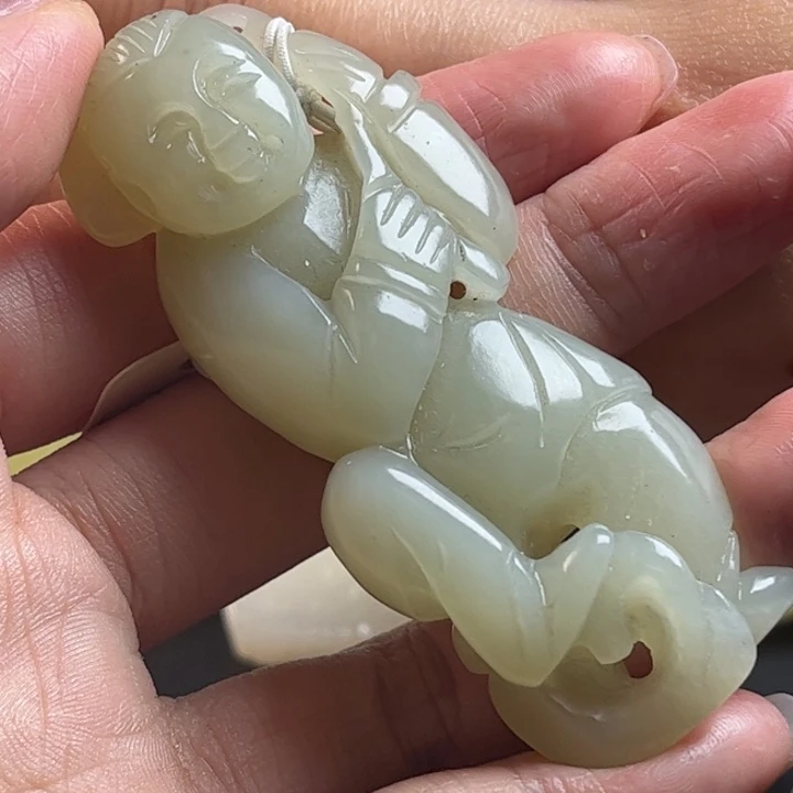 和田玉挂件未镶嵌否**来