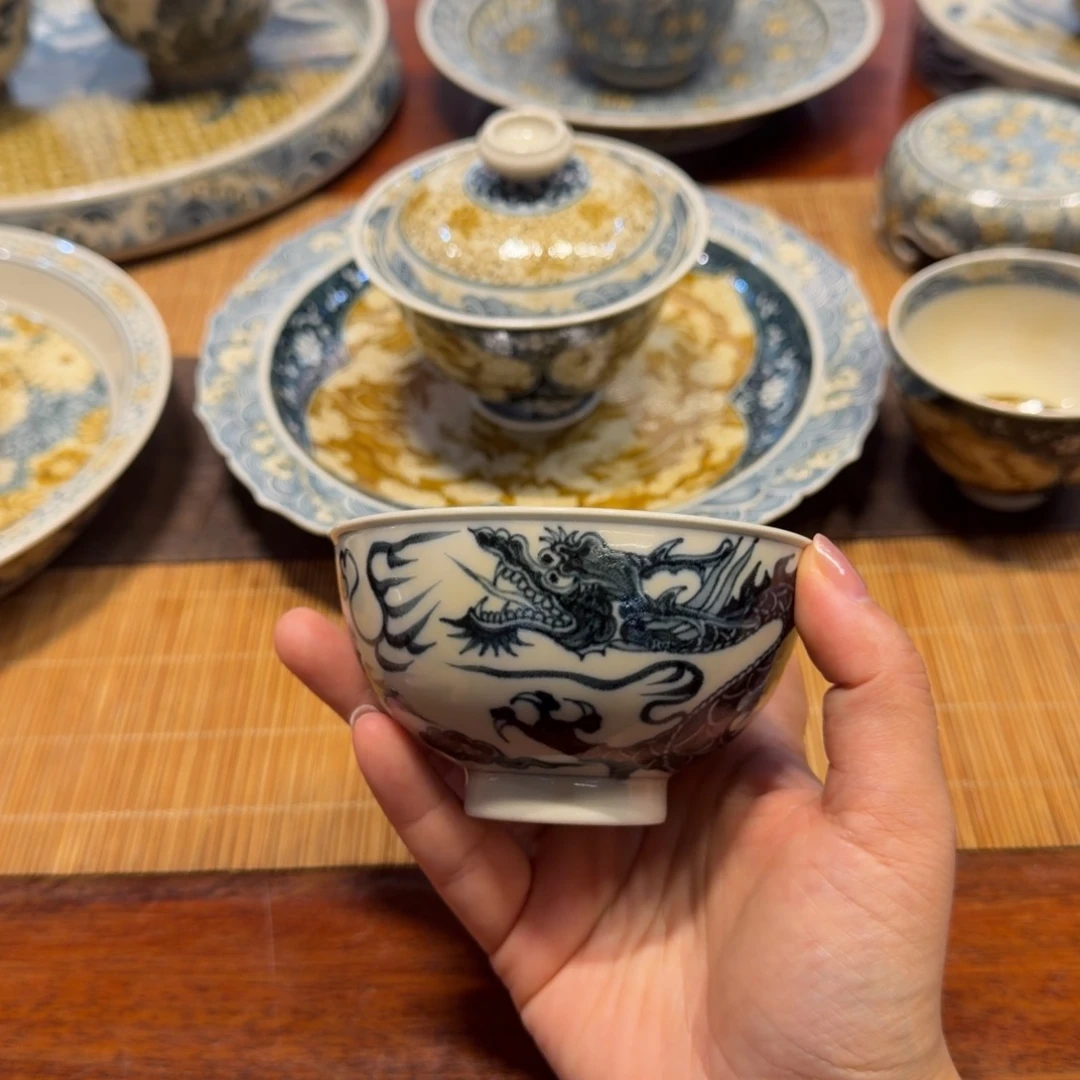 二号釉里金双龙主人杯