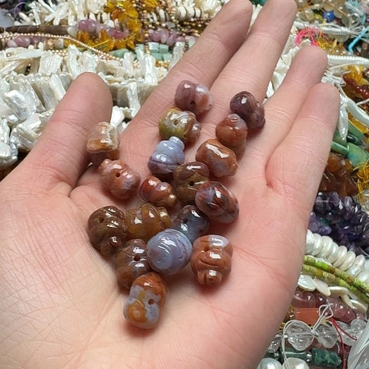 玛瑙/玉髓未镶嵌珠宝半成品一个战国红小猪吊坠