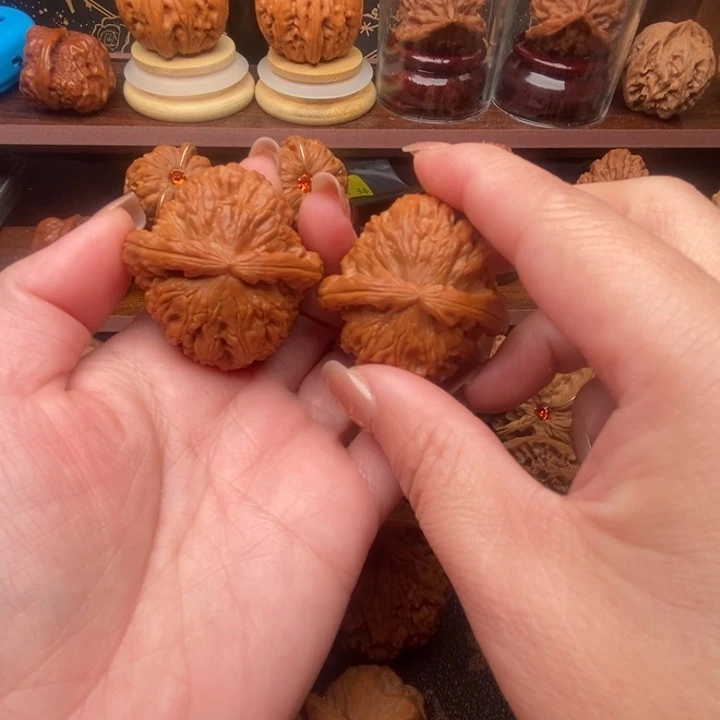 文玩核桃吊坠白狮子dhkkghjk