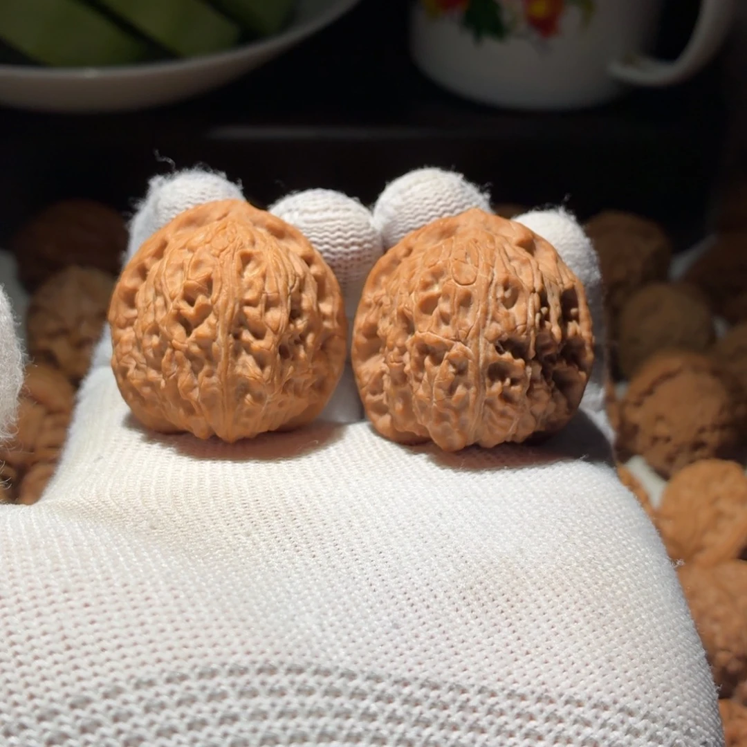 文玩核桃吊坠夜明珠