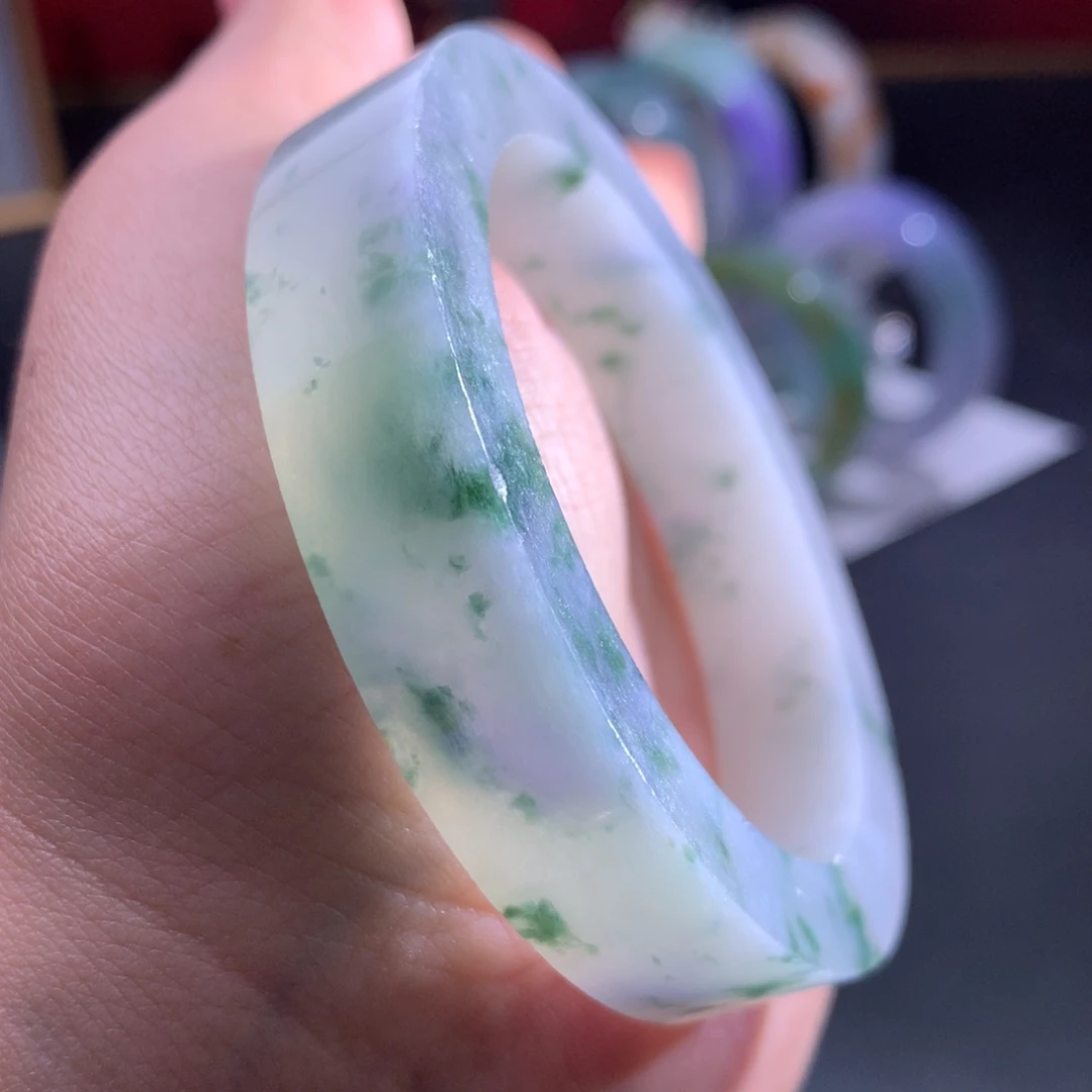 定制翡翠未镶嵌翡翠手镯