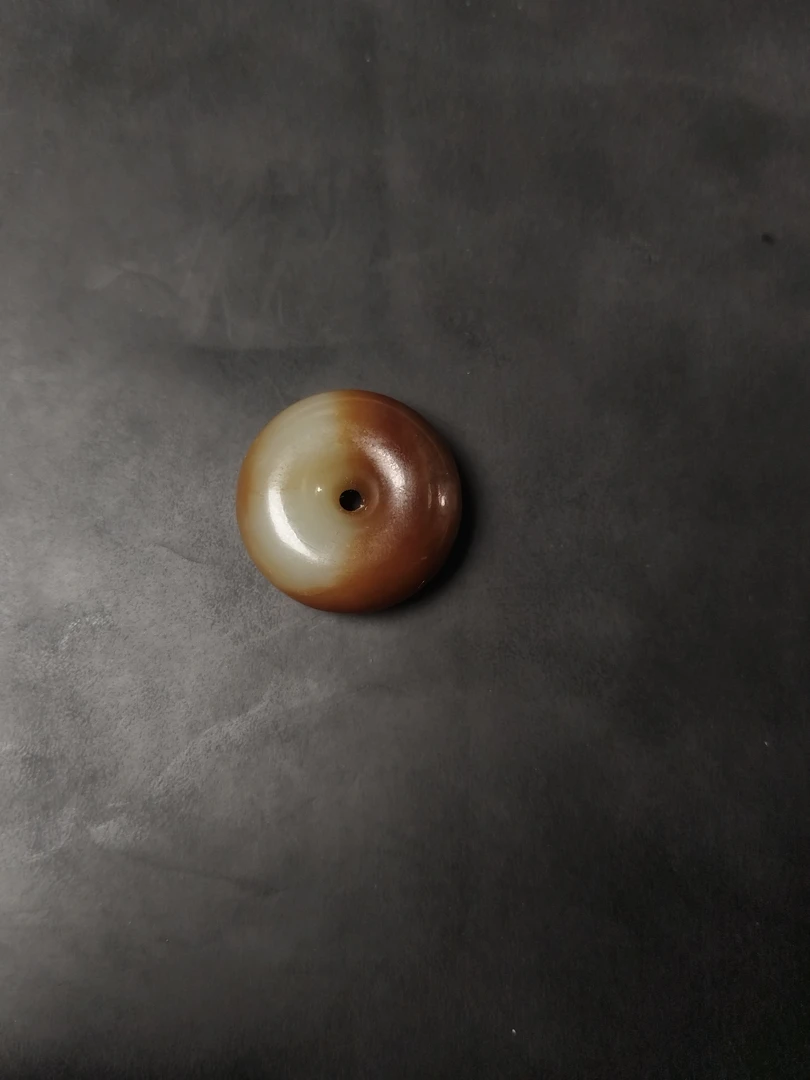 新疆和田玉吊坠.