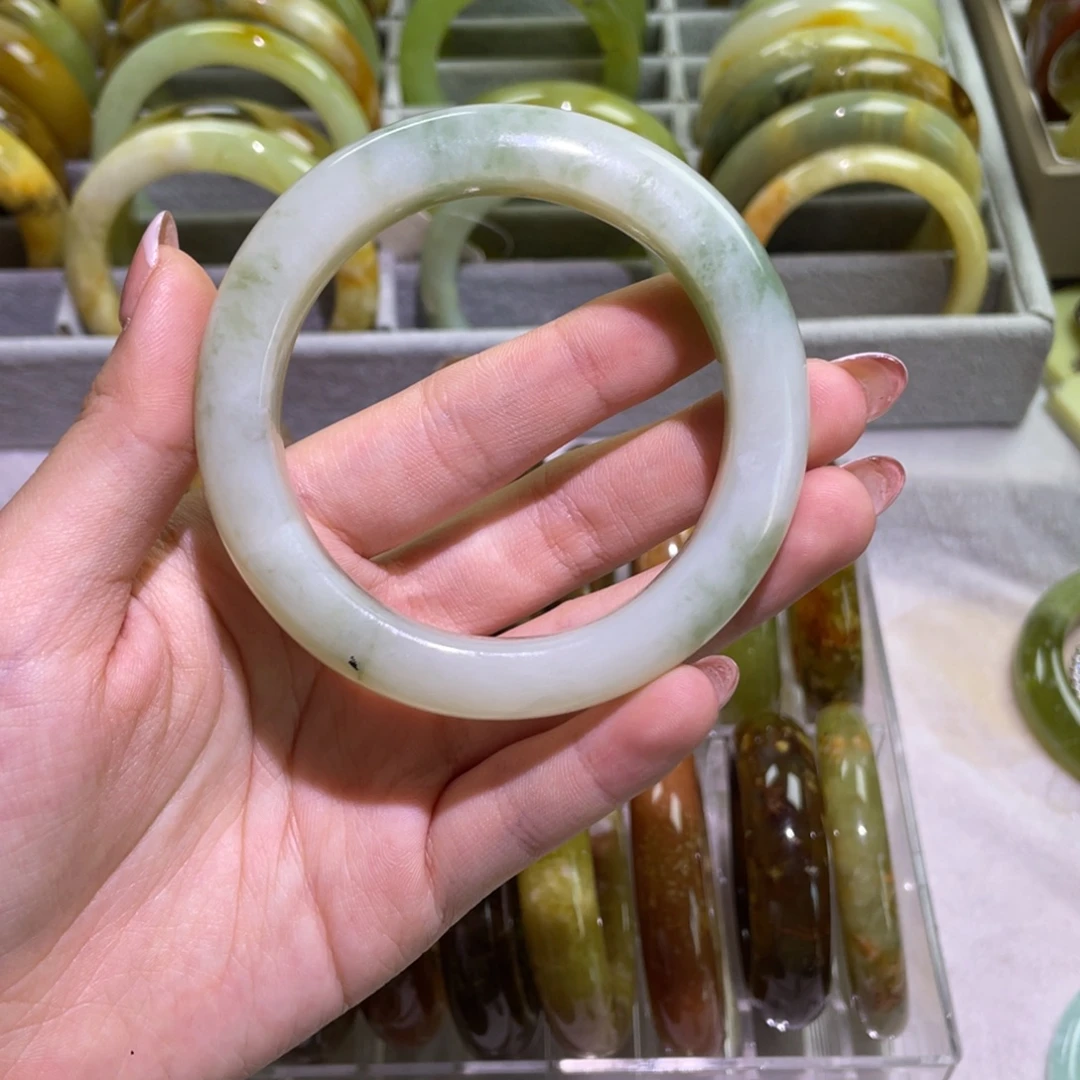 蛇纹石玉未镶嵌手镯