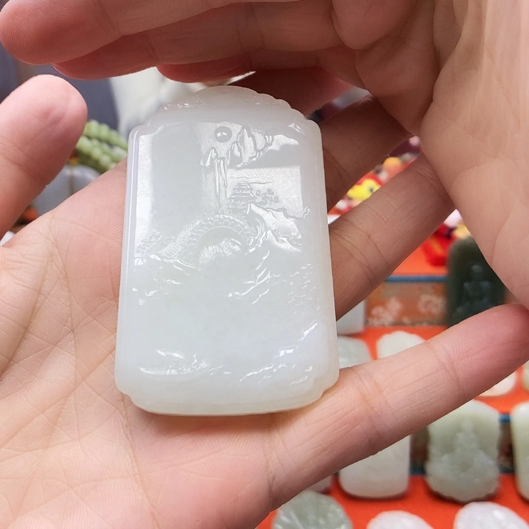 猪***笨和田玉未镶嵌颈饰