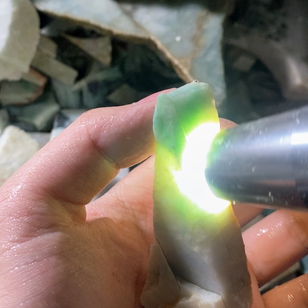 颈饰未镶嵌翡翠天然翡翠
