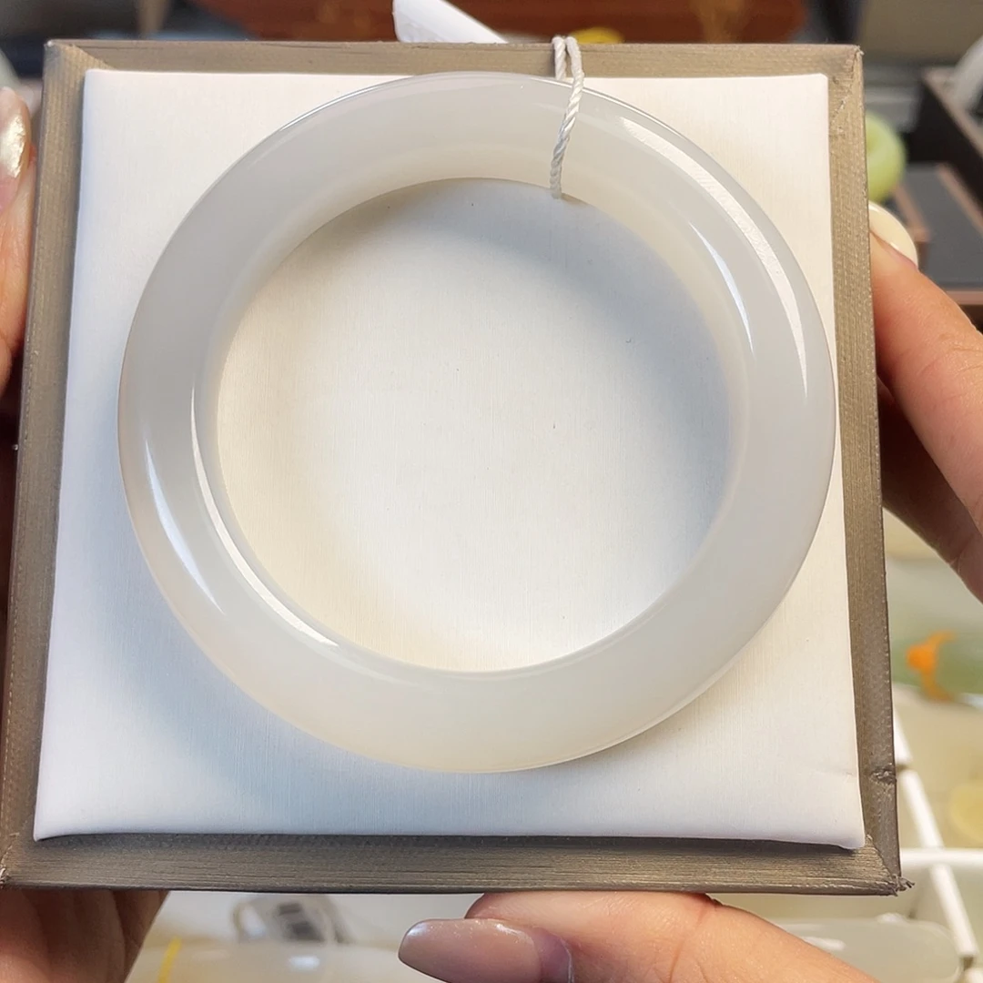 和田玉（糖玉）未镶嵌手镯