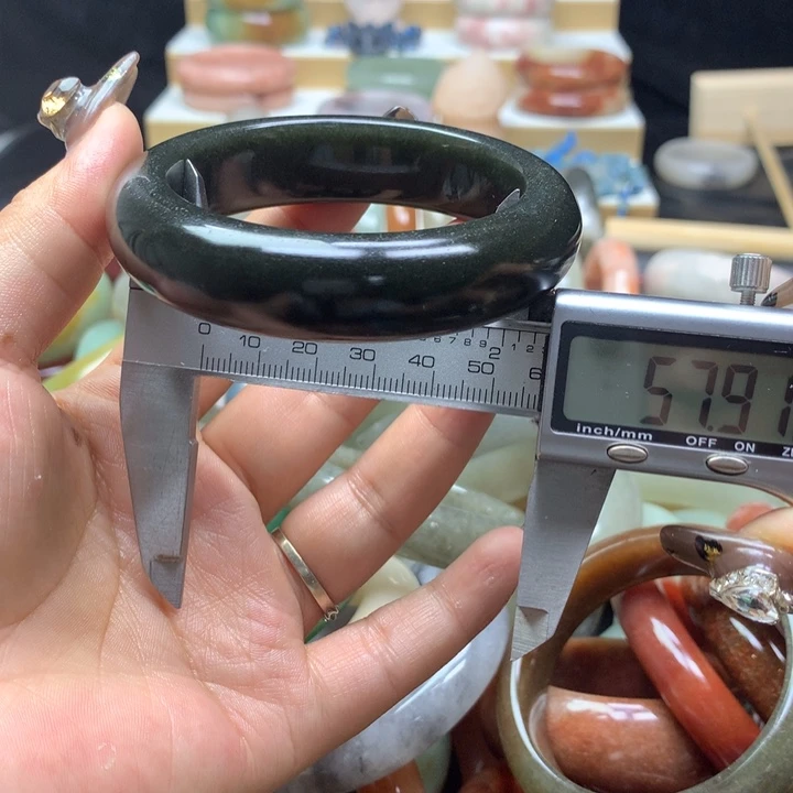 未镶嵌手镯石英质玉