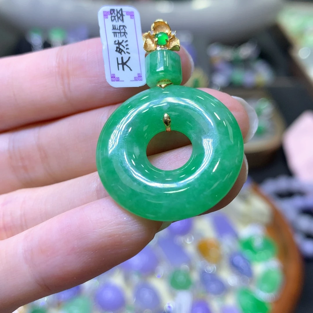 【闪购商品】翡翠颈饰18K金镶嵌翡翠吊坠项链