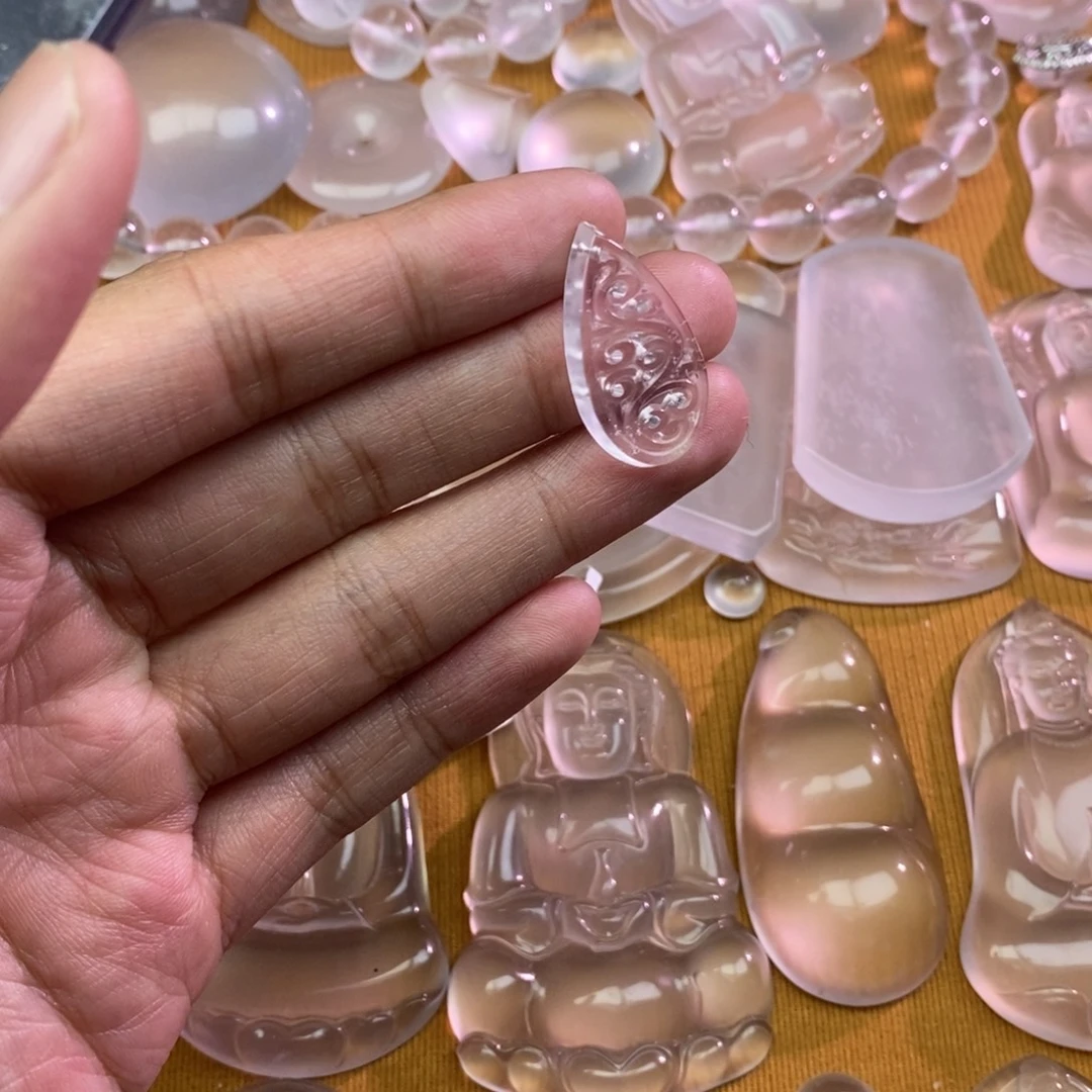 馒***人石英质玉未镶嵌珠宝半成品