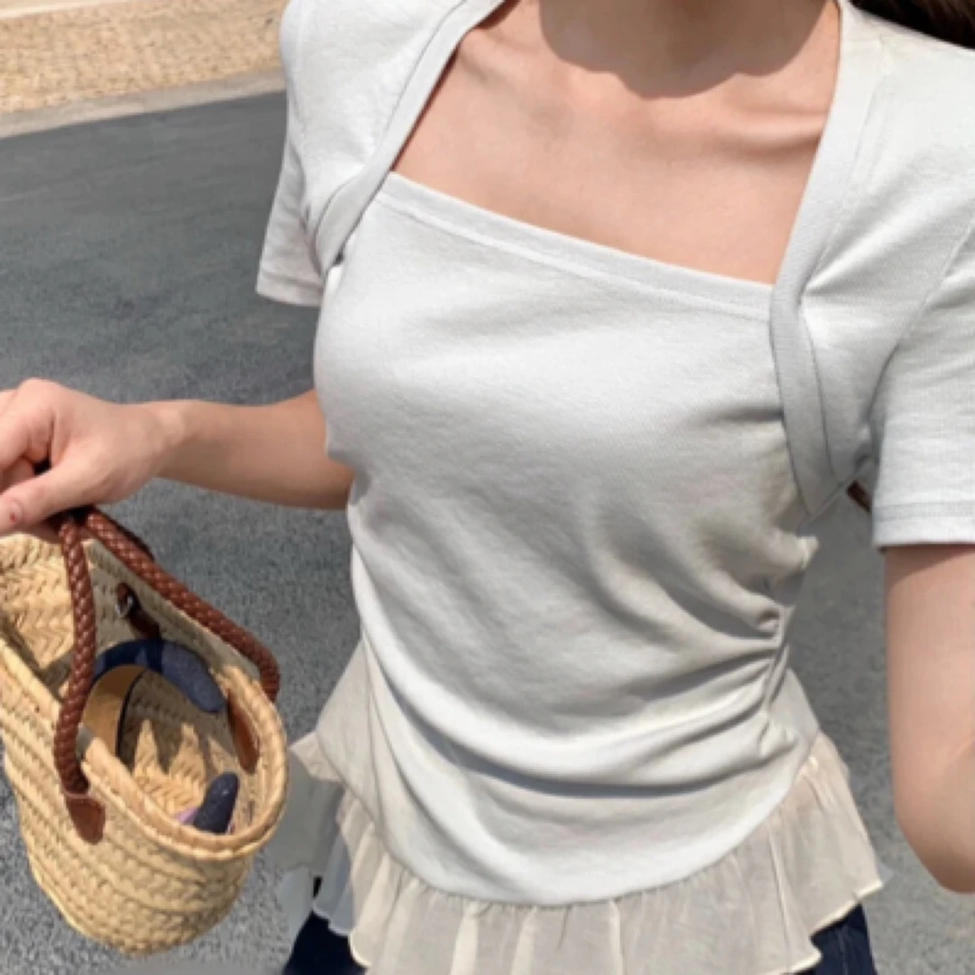 杨杨家：法式荷叶边不规款雷丝飘带T