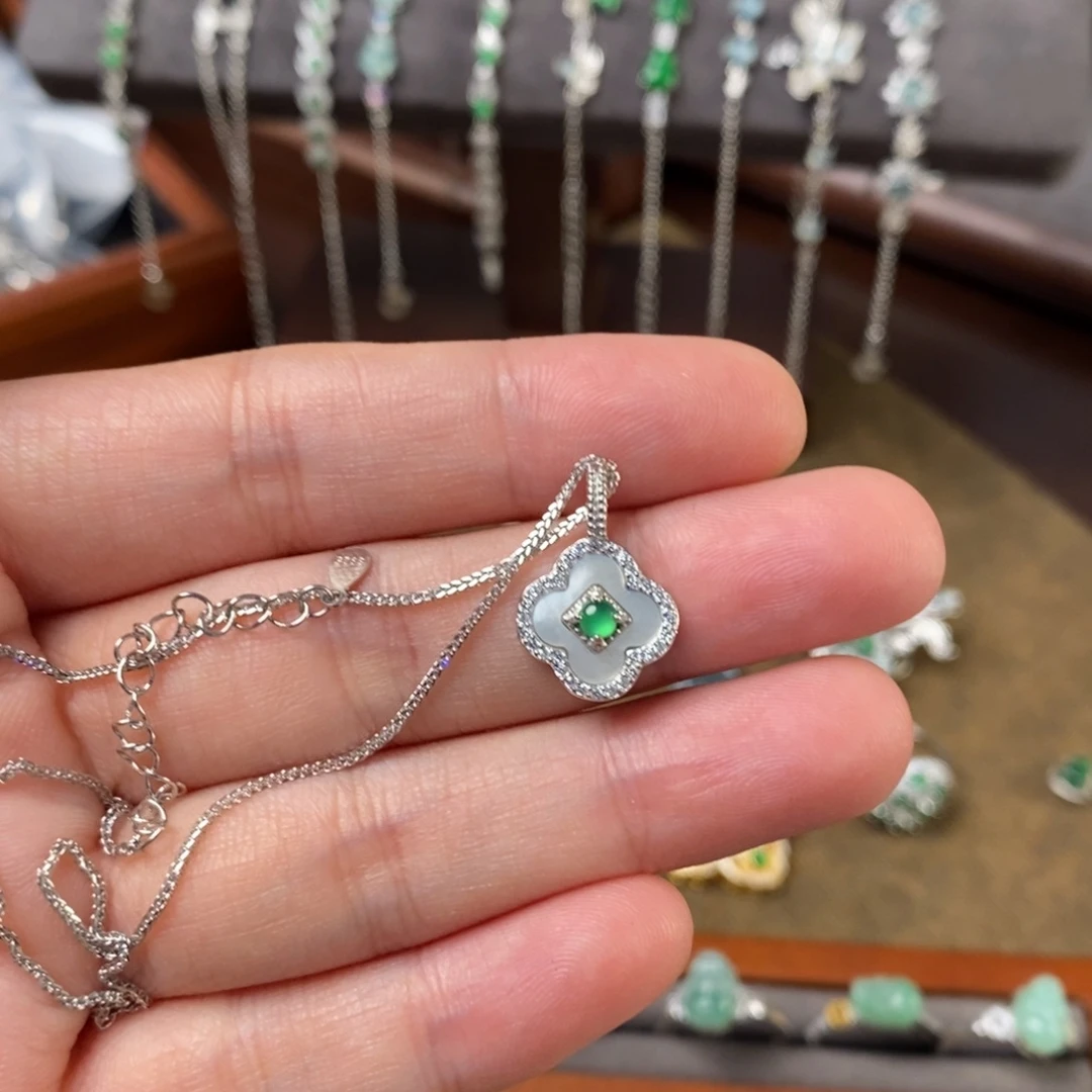 翡翠银S925镶嵌吊坠(赠链)