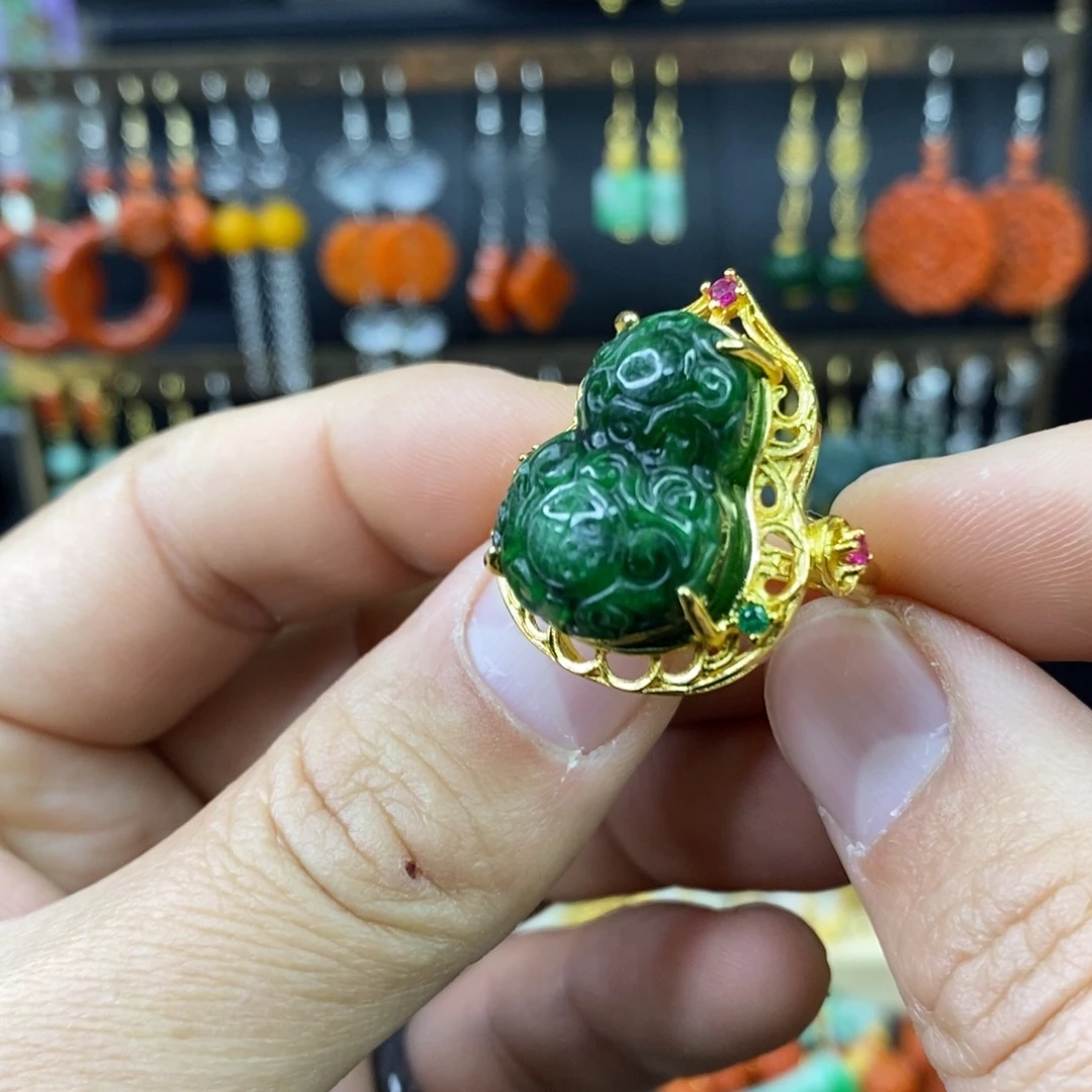 颈饰未镶嵌翡翠戒指