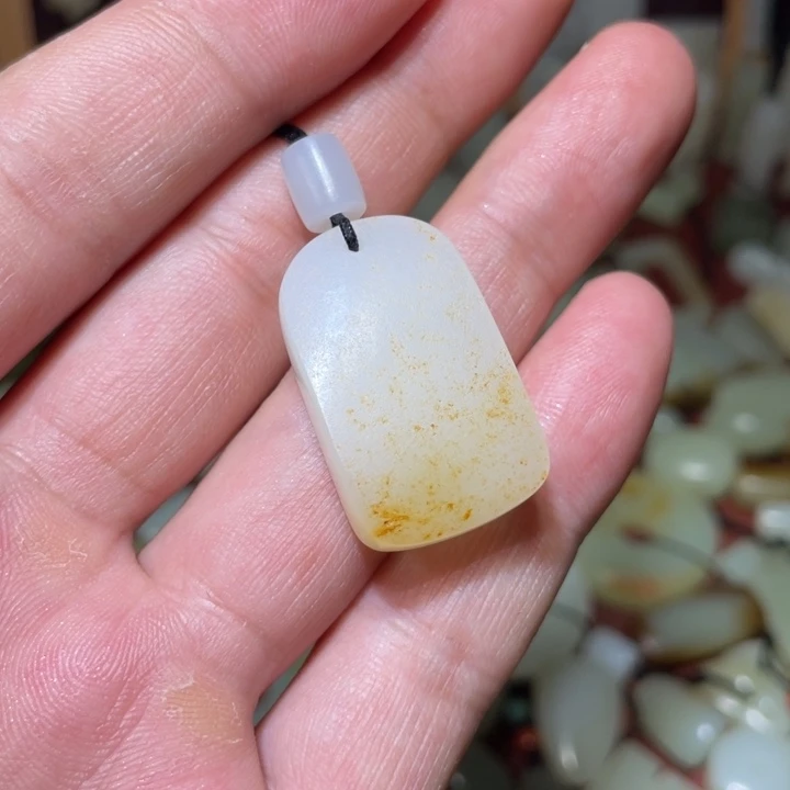 叶***善和田玉未镶嵌吊坠(不含链)