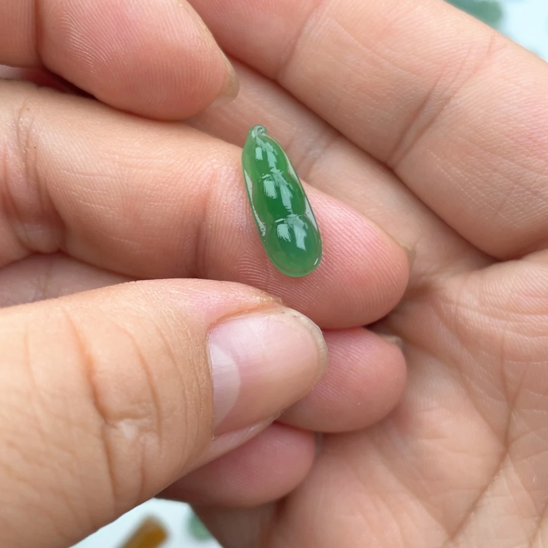 定制翡翠未镶嵌豆子