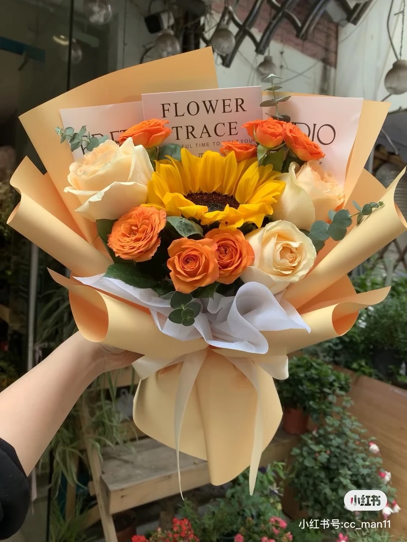 【新疆包邮】向日葵混搭花束鲜花毕季成人礼手打花束商用插花瓶都可