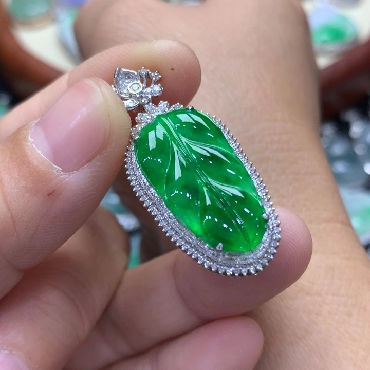 翡翠吊坠(不含链)18K金镶嵌