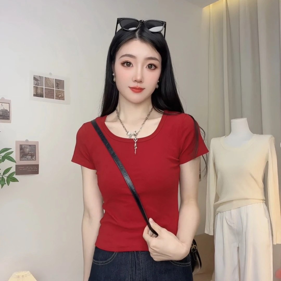 2025新甜美酒红正肩短袖T恤女夏季修身显瘦别致小衫短款方领上衣
