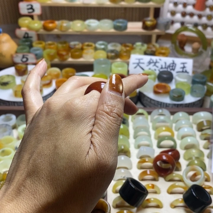 郝***见岫玉未镶嵌戒圈岫玉精品指环