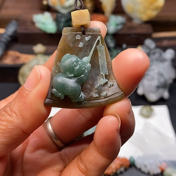 Z***y定制翡翠未镶嵌毛货抛光