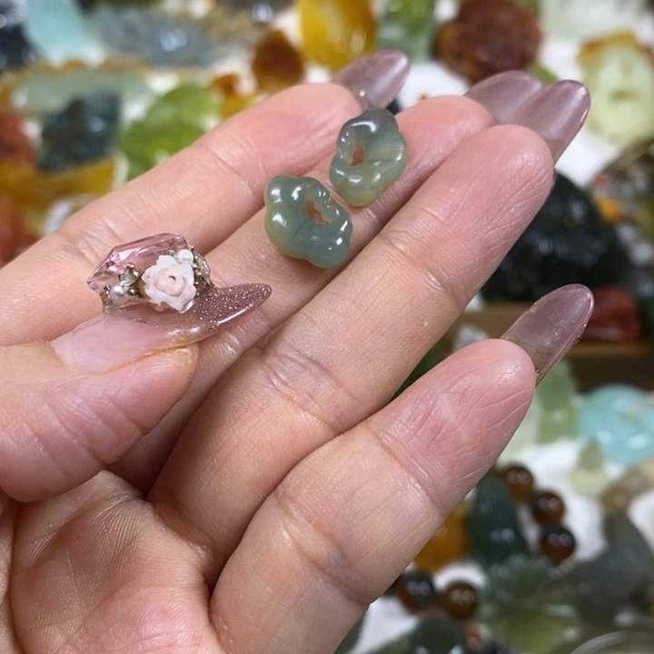 未镶嵌蛇纹石玉吊坠