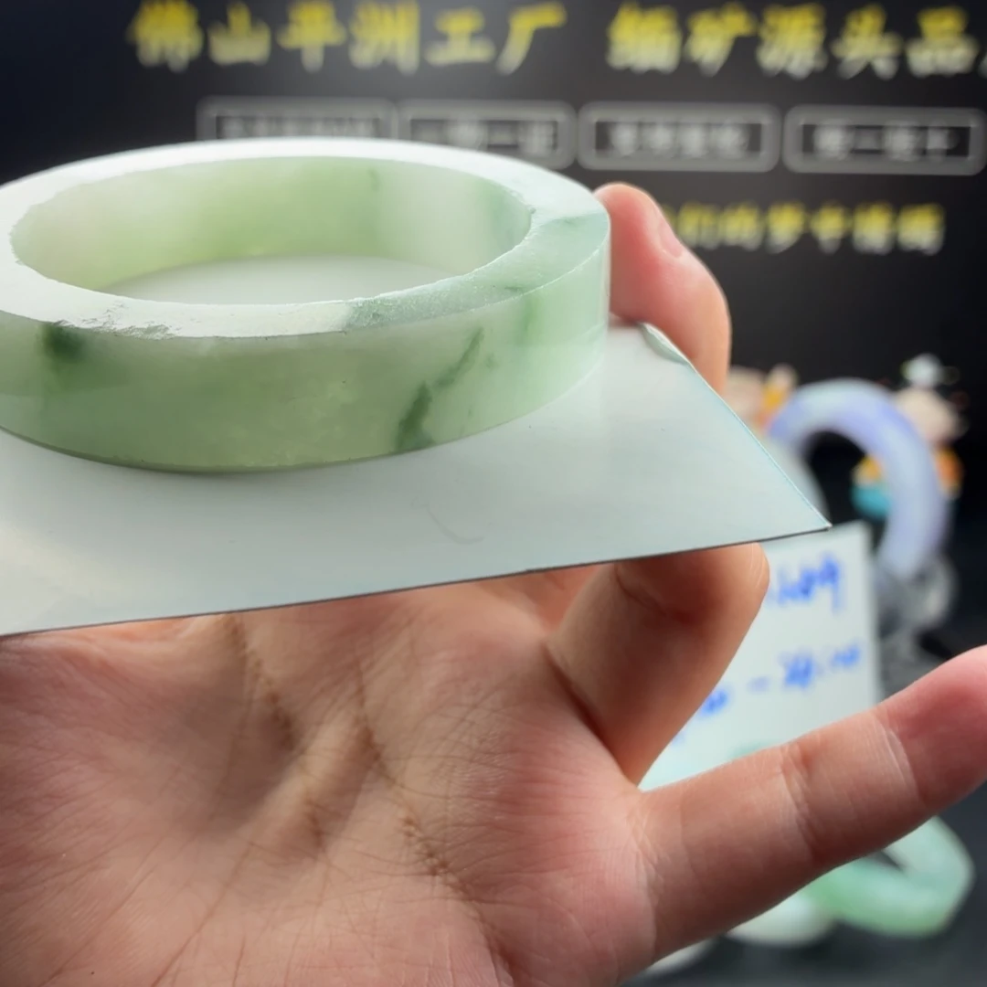 菲***未镶嵌正定制翡翠